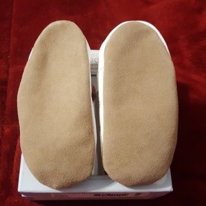 Robeez Shoes - NWT Robeez Flitty Flight MJ White Size 18-24 mths Robeez Shoes - NWT Robeez Flitty Flight MJ White Size 18-24 mths
